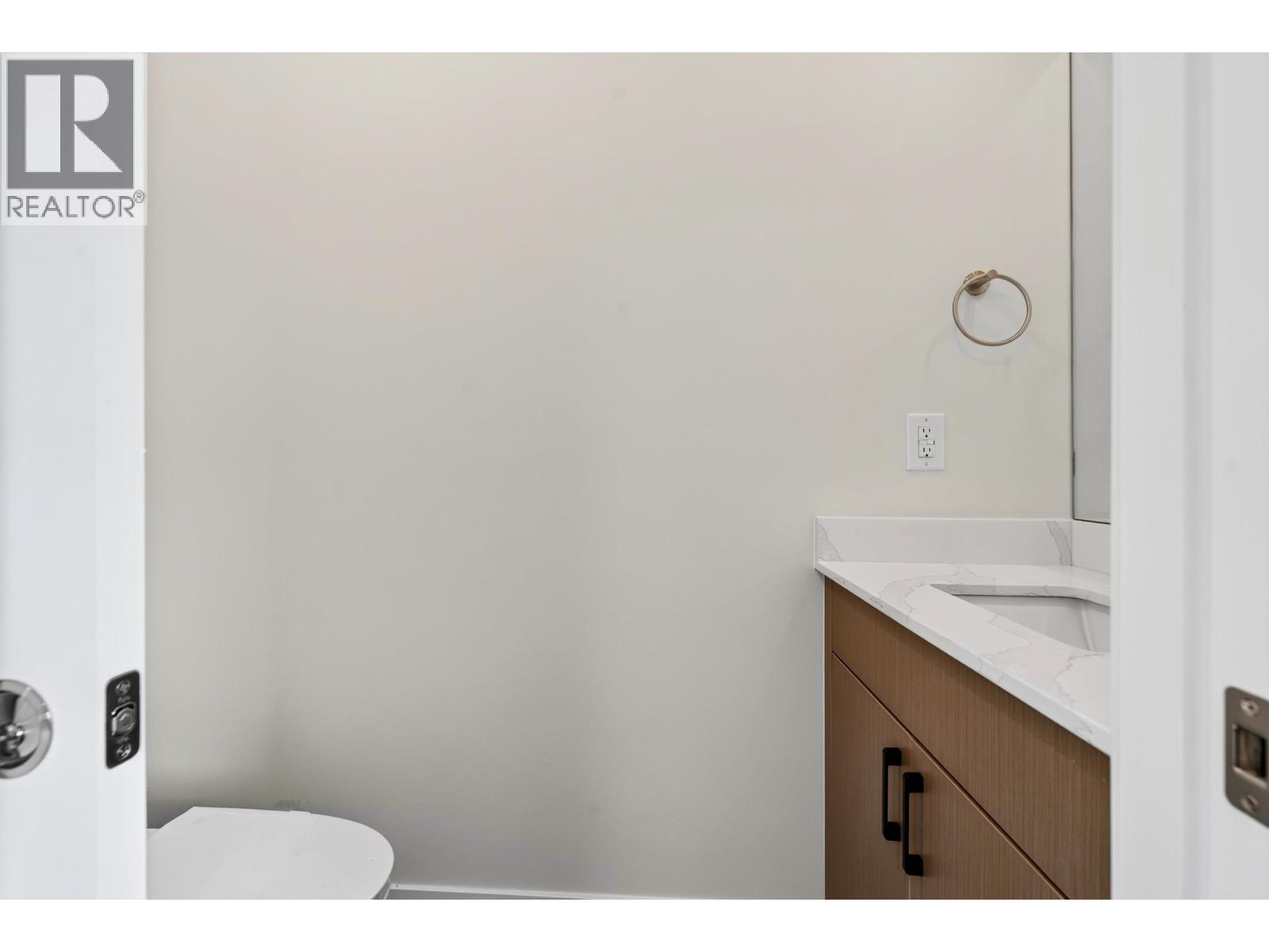 9 8299 Williams Road Property Photo 13
