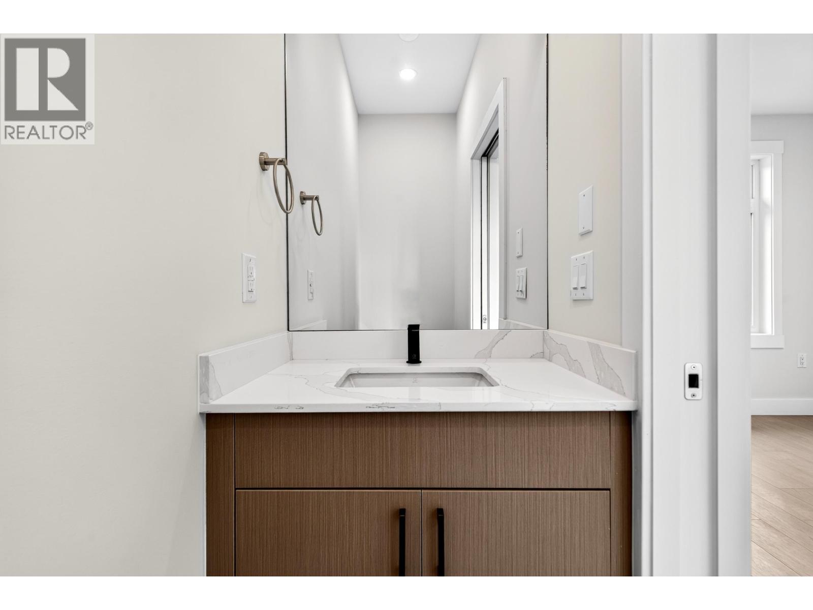9 8299 Williams Road Property Photo 14