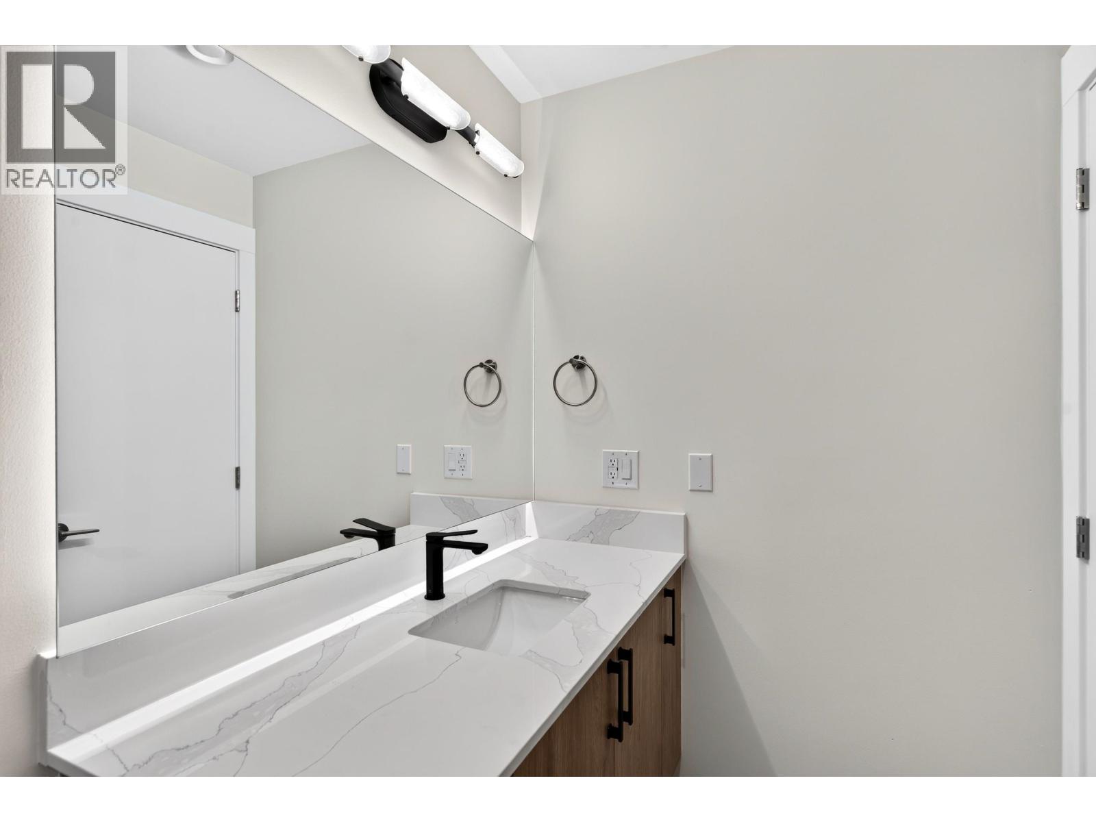 9 8299 Williams Road Property Photo 20