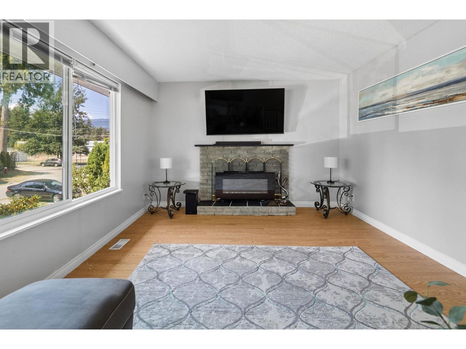 3464 Vincent Street Property Photo 2