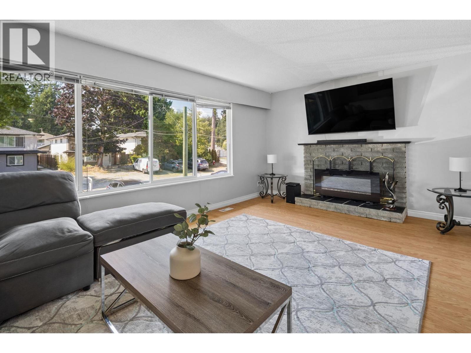 3464 Vincent Street Property Photo 4