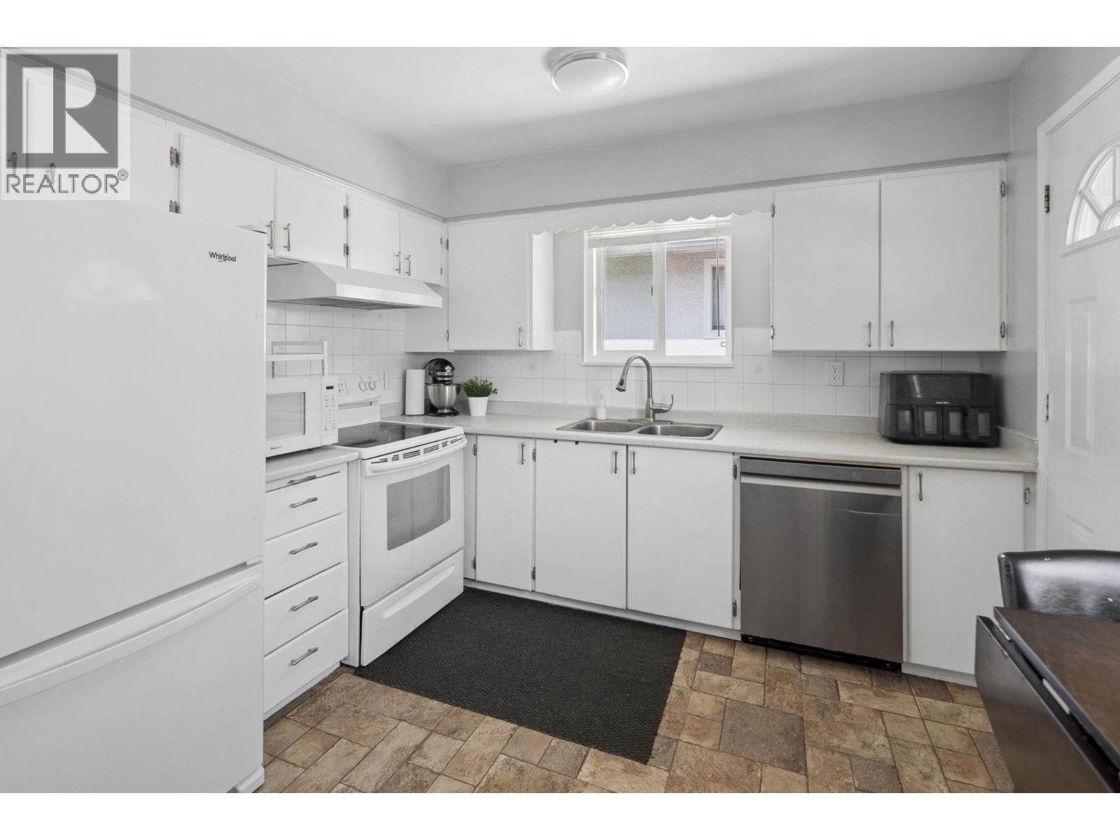 3464 Vincent Street Property Photo 12