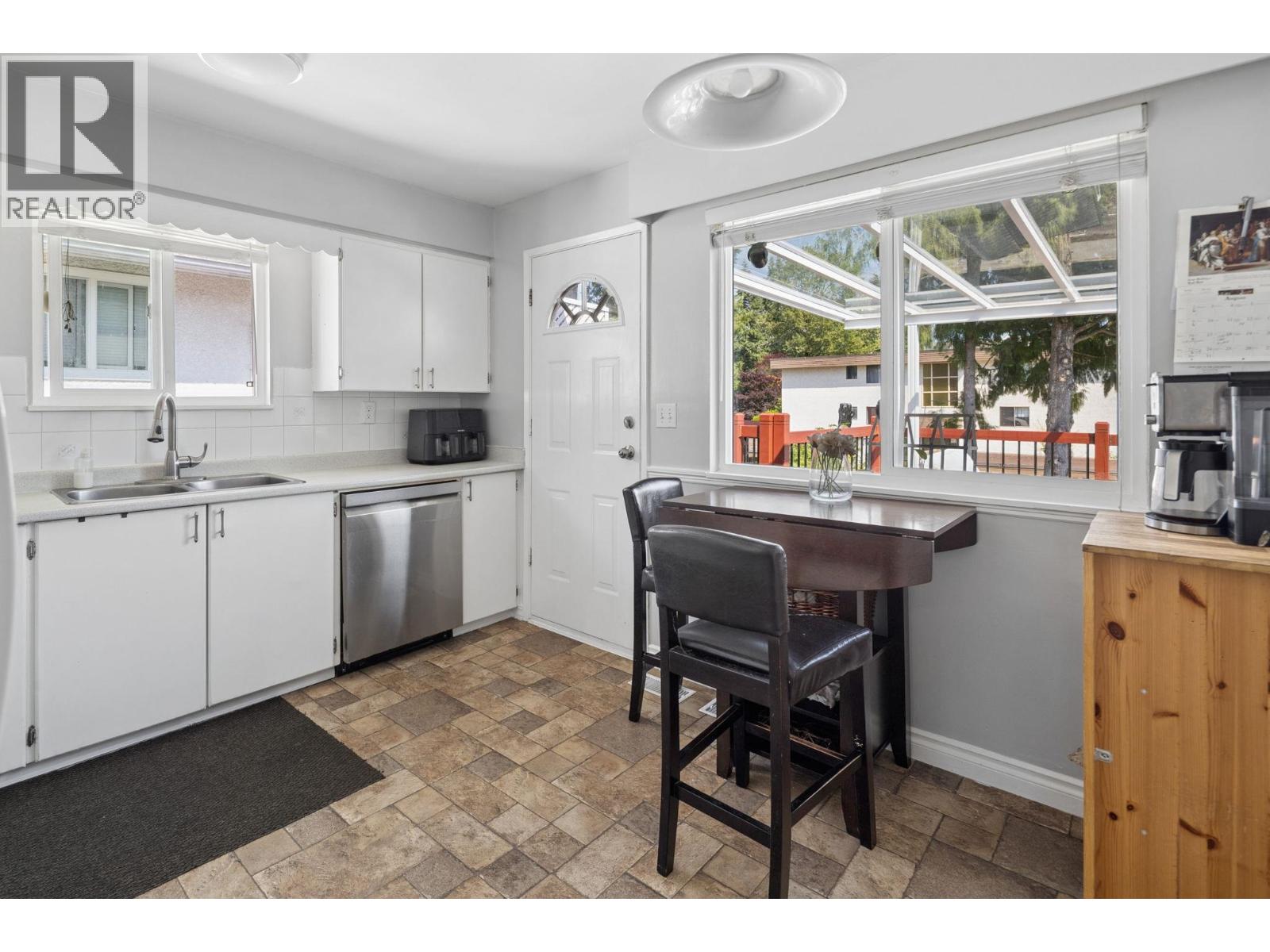 3464 Vincent Street Property Photo 14