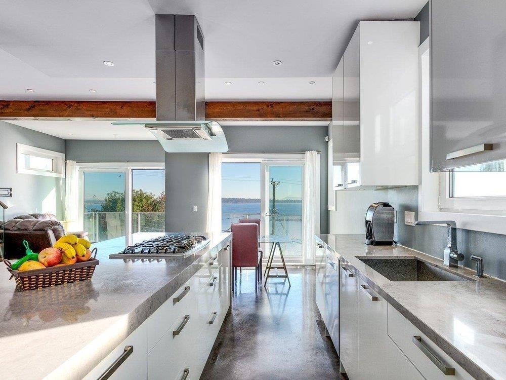 15061 Victoria Avenue Property Photo 3
