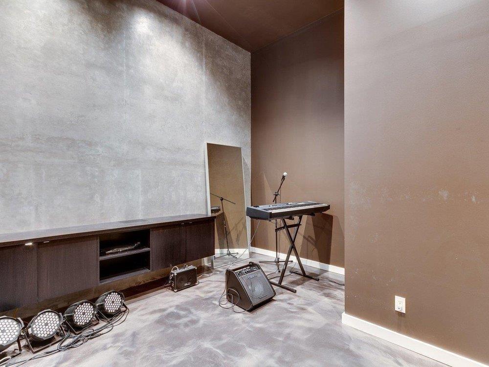 15061 Victoria Avenue Property Photo 9