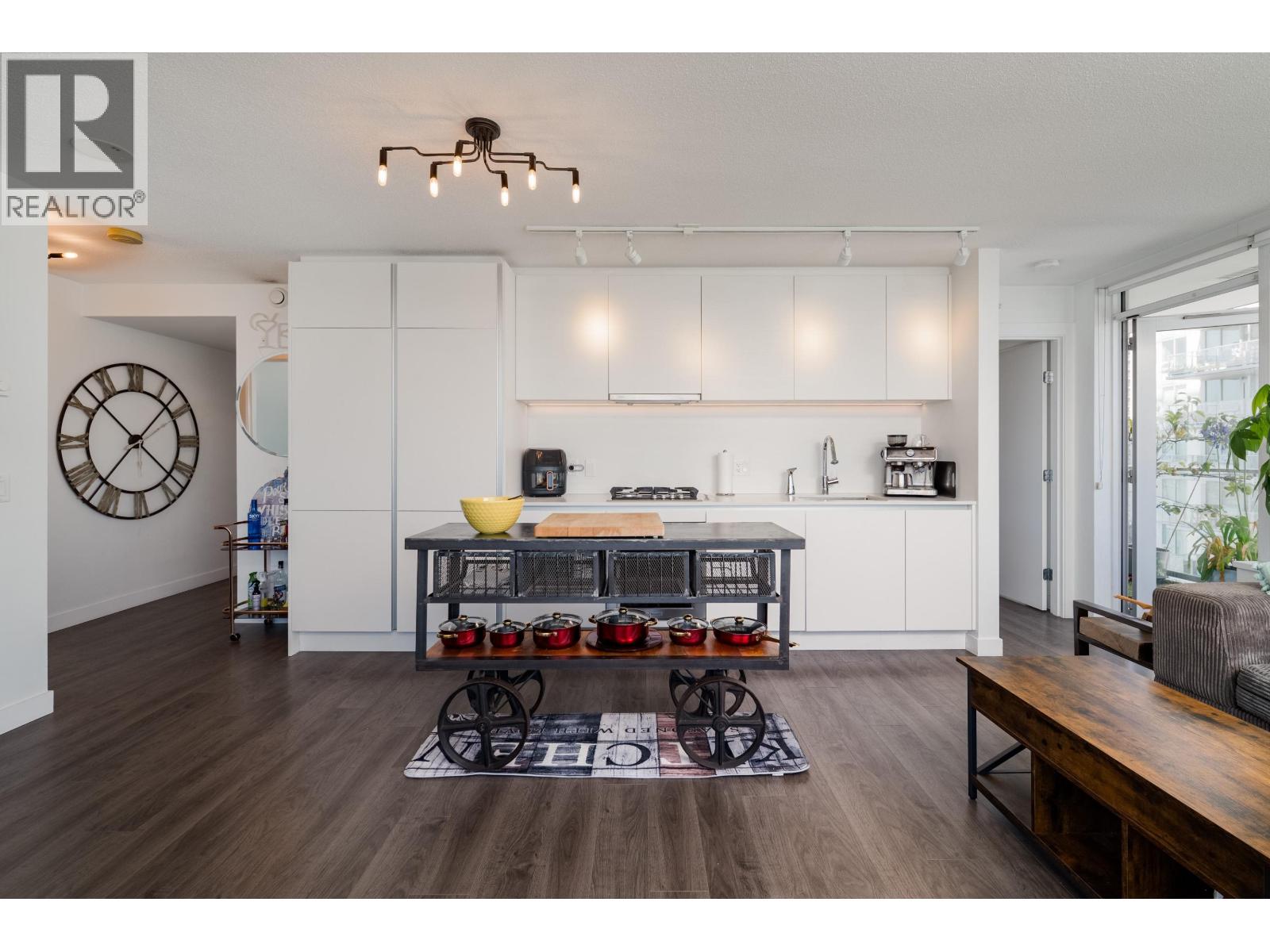 1709 988 Quayside Drive Property Photo 8