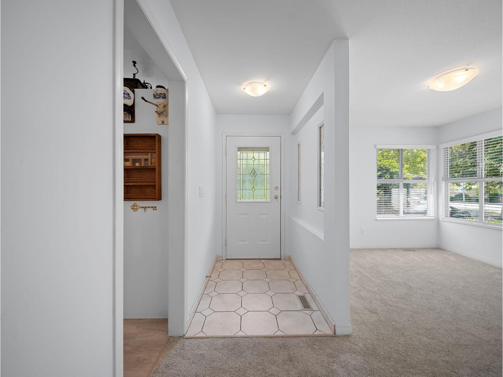 27 7330 122 Street Property Photo 2