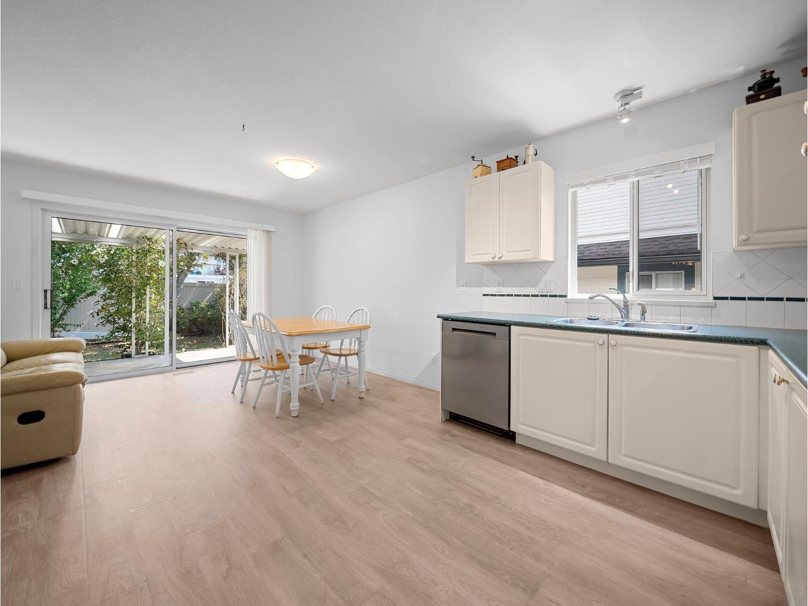 27 7330 122 Street Property Photo 6