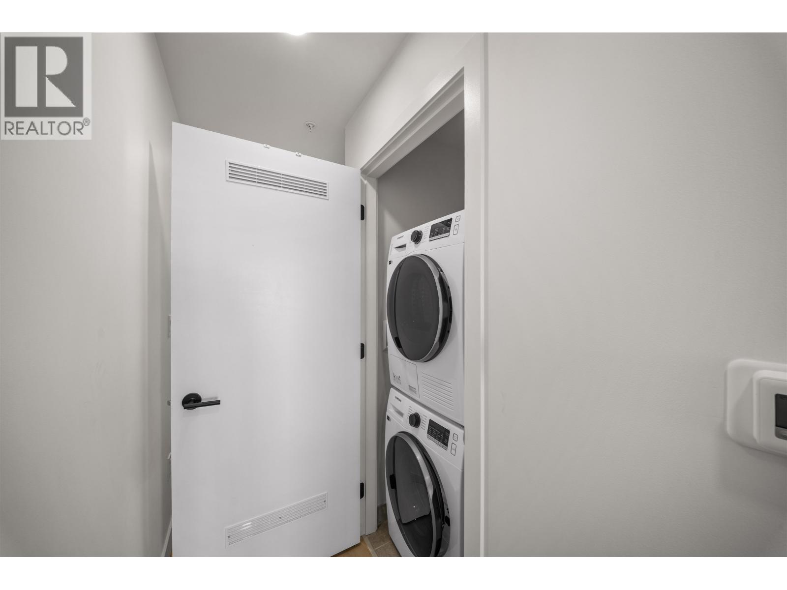 503 422 E 3rd Street Property Photo 11