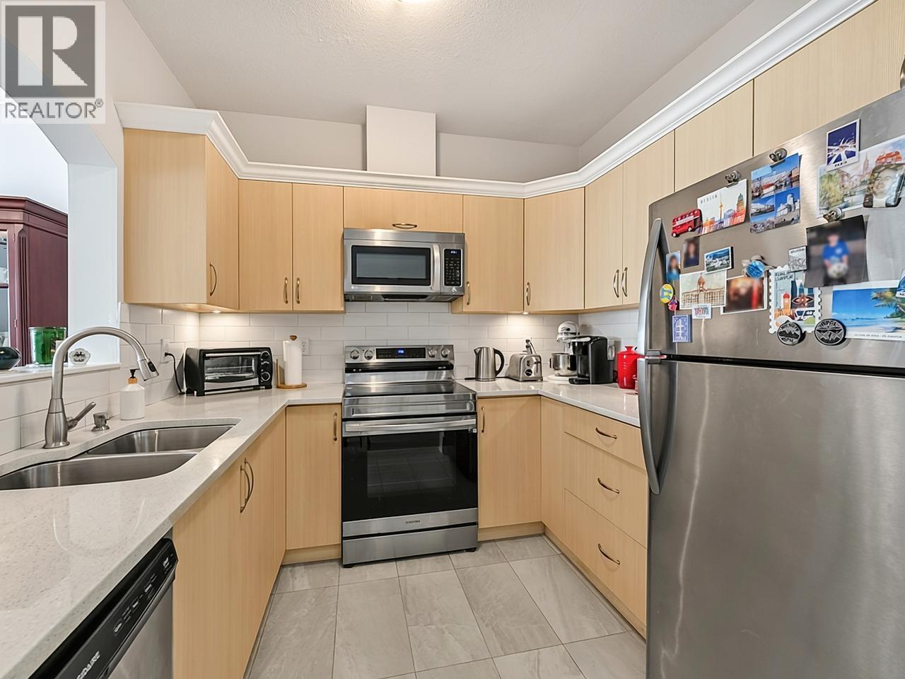 405 2985 Princess Crescent Property Photo 3