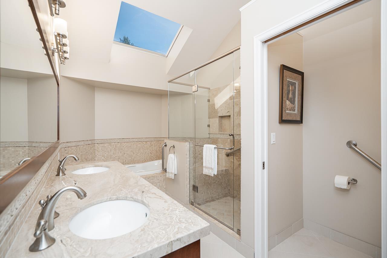 31 1725 Southmere Crescent Property Photo 16