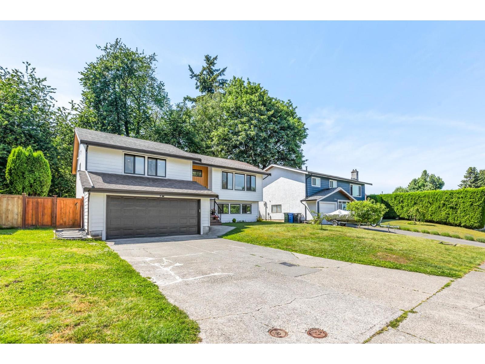 2935 Century Crescent Property Photo 5