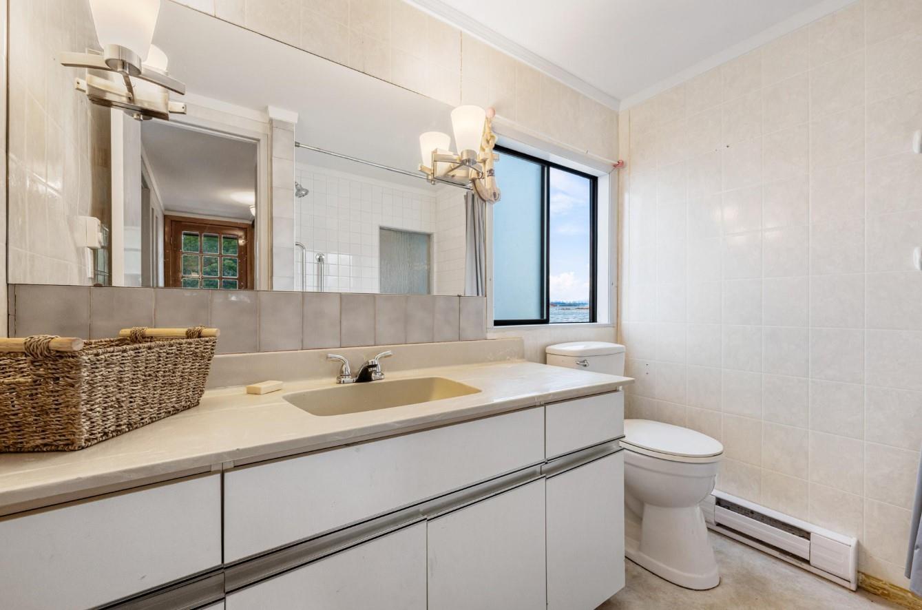 6 20837 Louie Crescent Property Photo 5