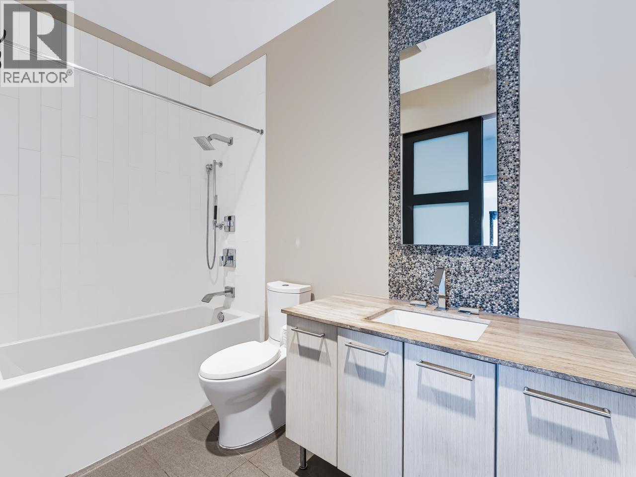 212 220 Salter Street Property Photo 19