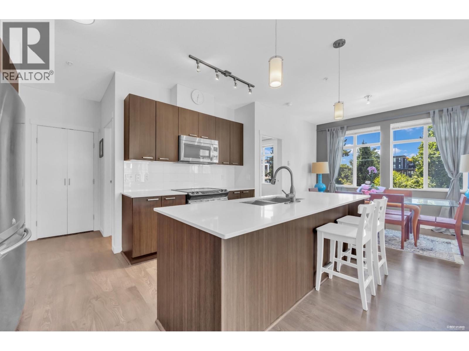 312 617 SMITH AVENUE Property Photo 1