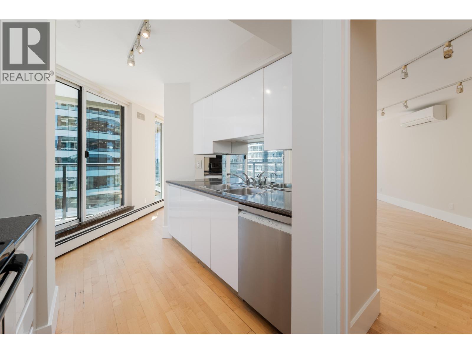 905 1010 Burnaby Street Property Photo 19
