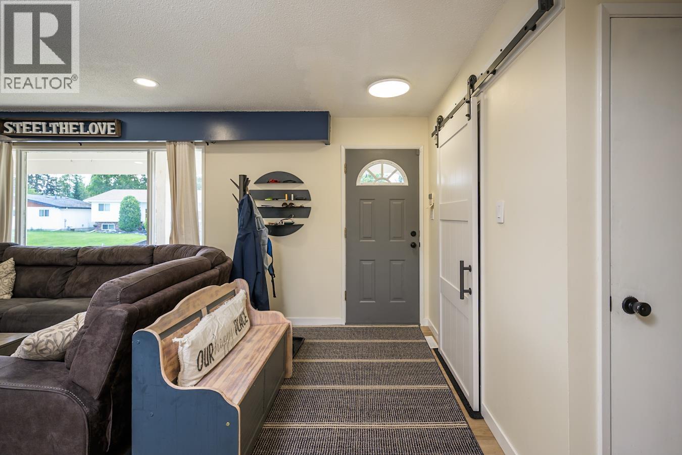 192 Mcdermid Drive Property Photo 2