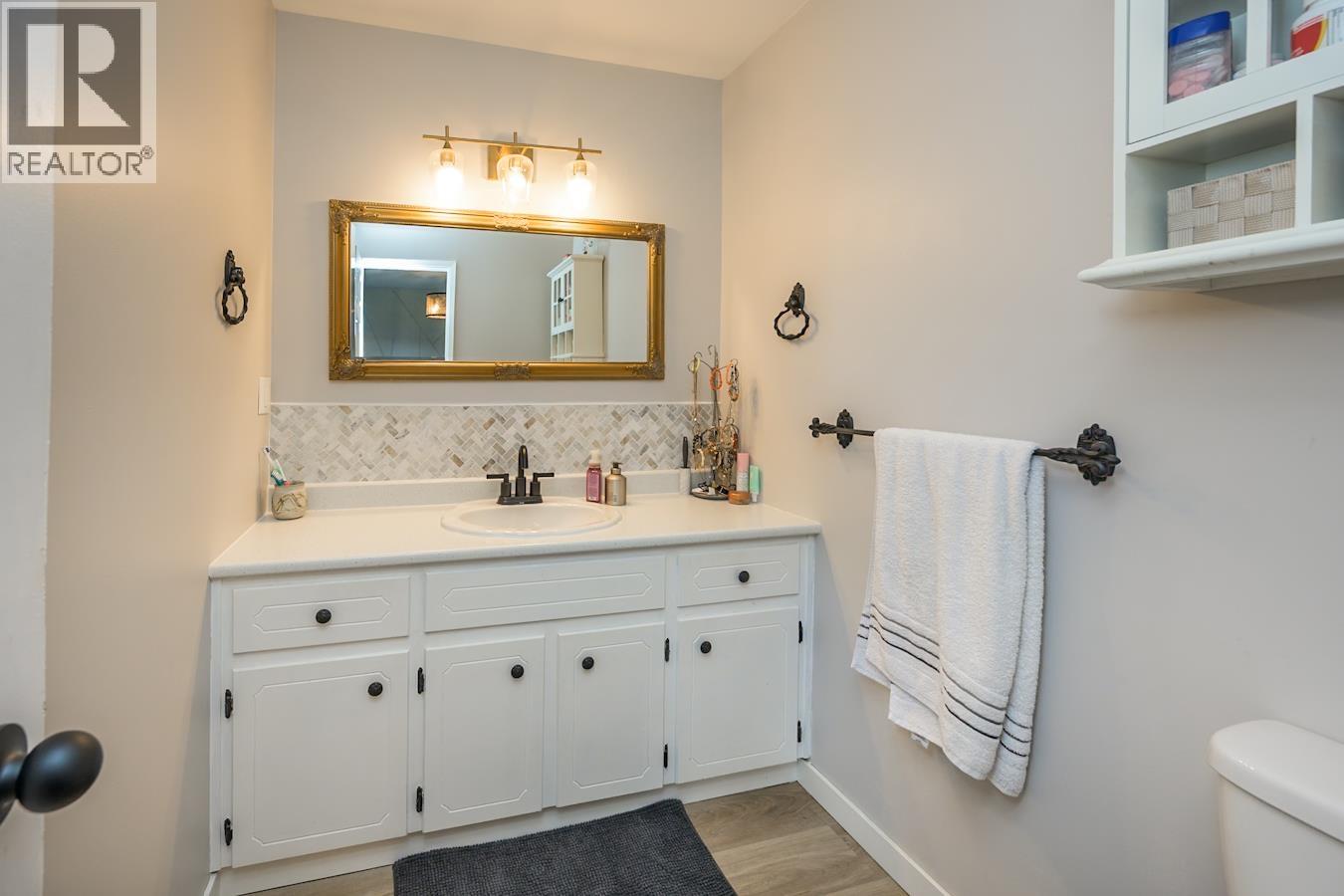 192 Mcdermid Drive Property Photo 8
