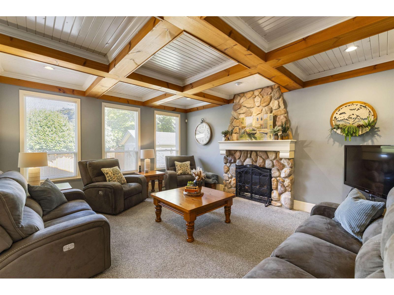 21095 44 Avenue Property Photo 6