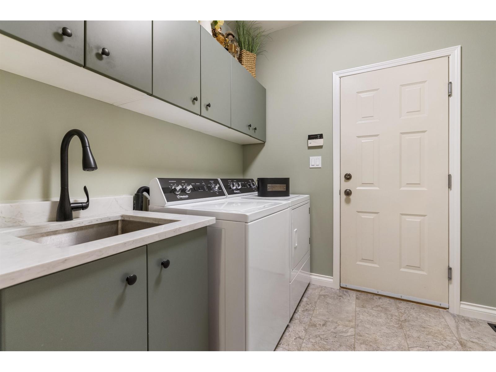 21095 44 Avenue Property Photo 14
