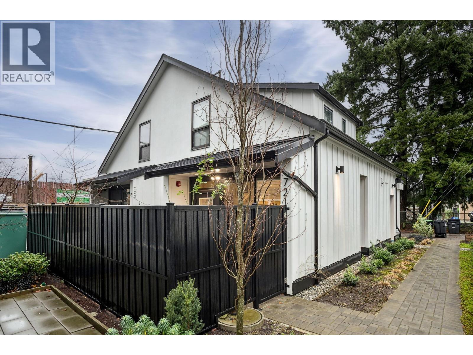 721 E 26TH AVENUE Property Photo 1