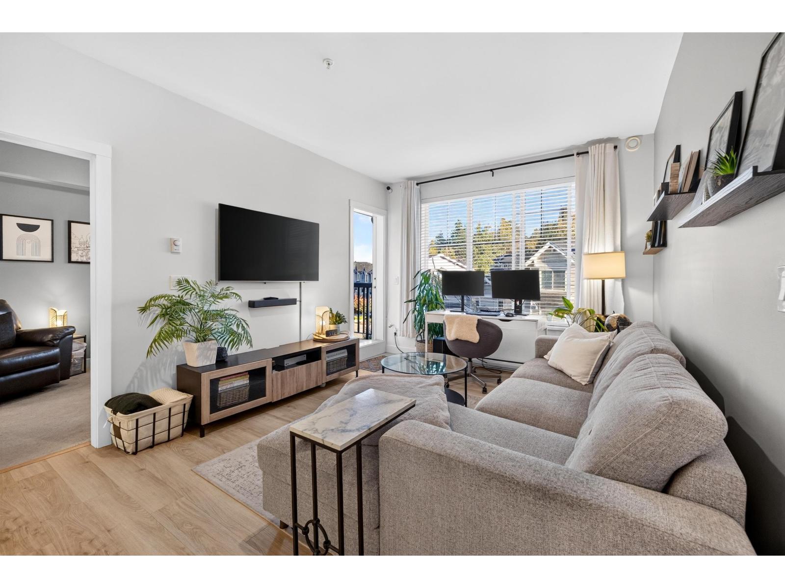 B306 20487 65 Avenue Property Photo 4