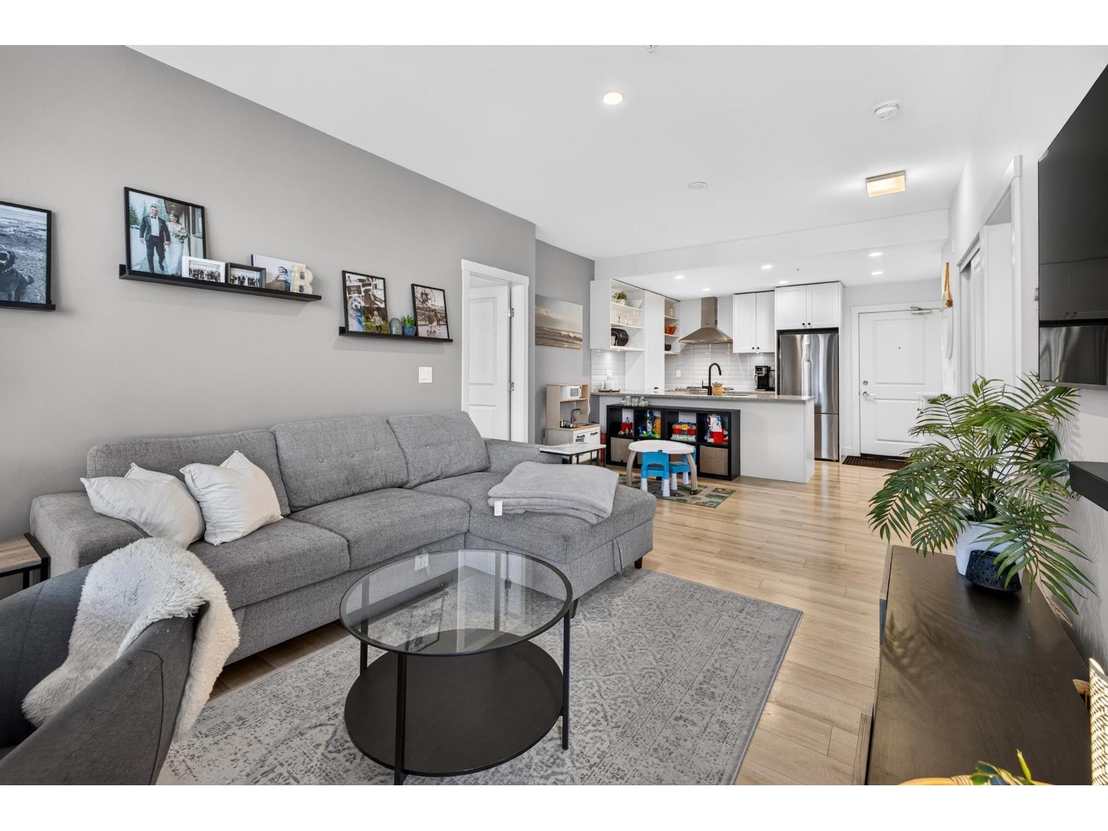 B306 20487 65 Avenue Property Photo 6