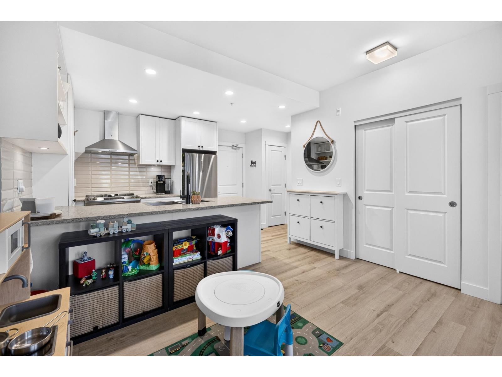 B306 20487 65 Avenue Property Photo 15