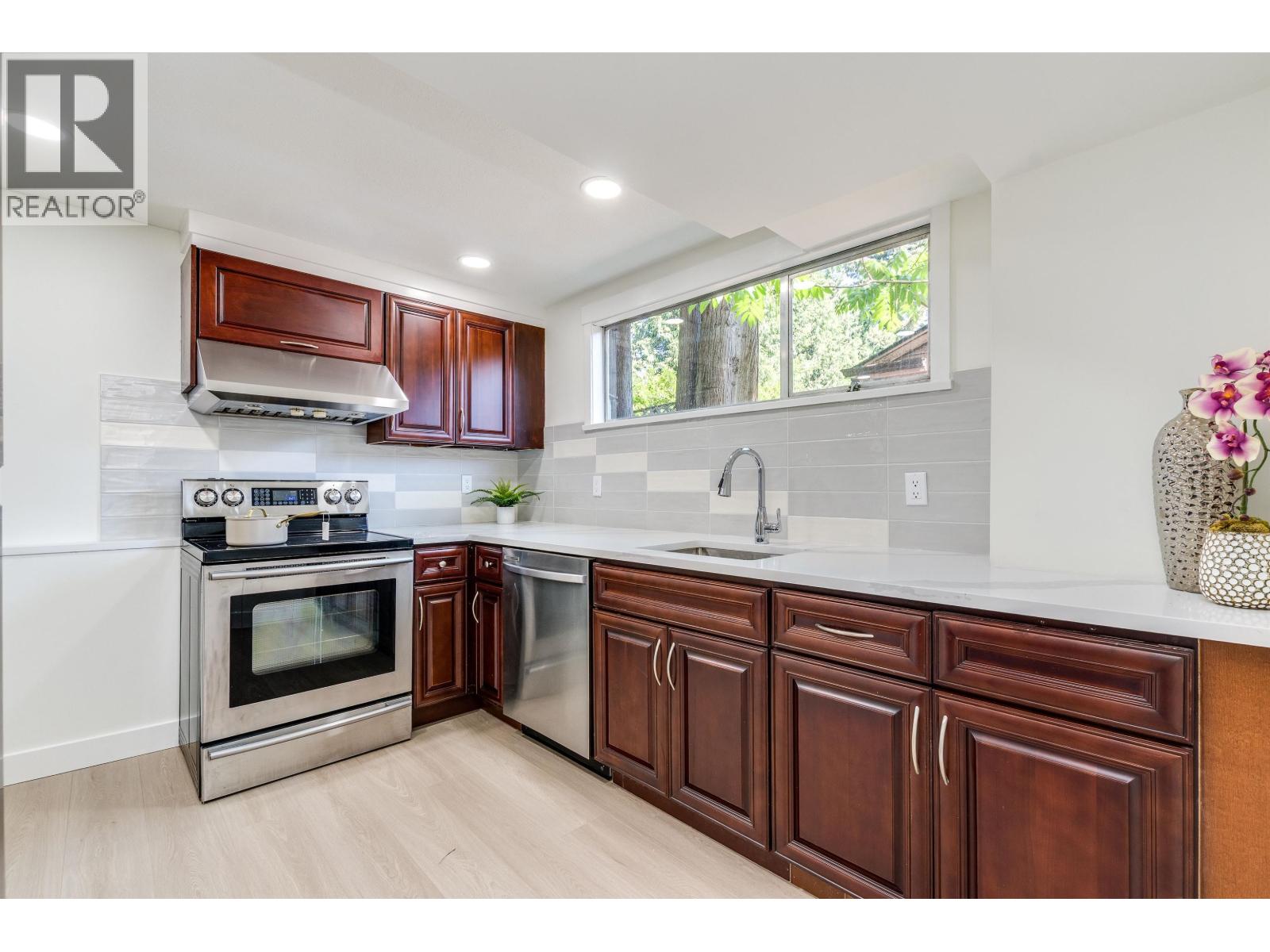 2155 Rindall Avenue Property Photo 20