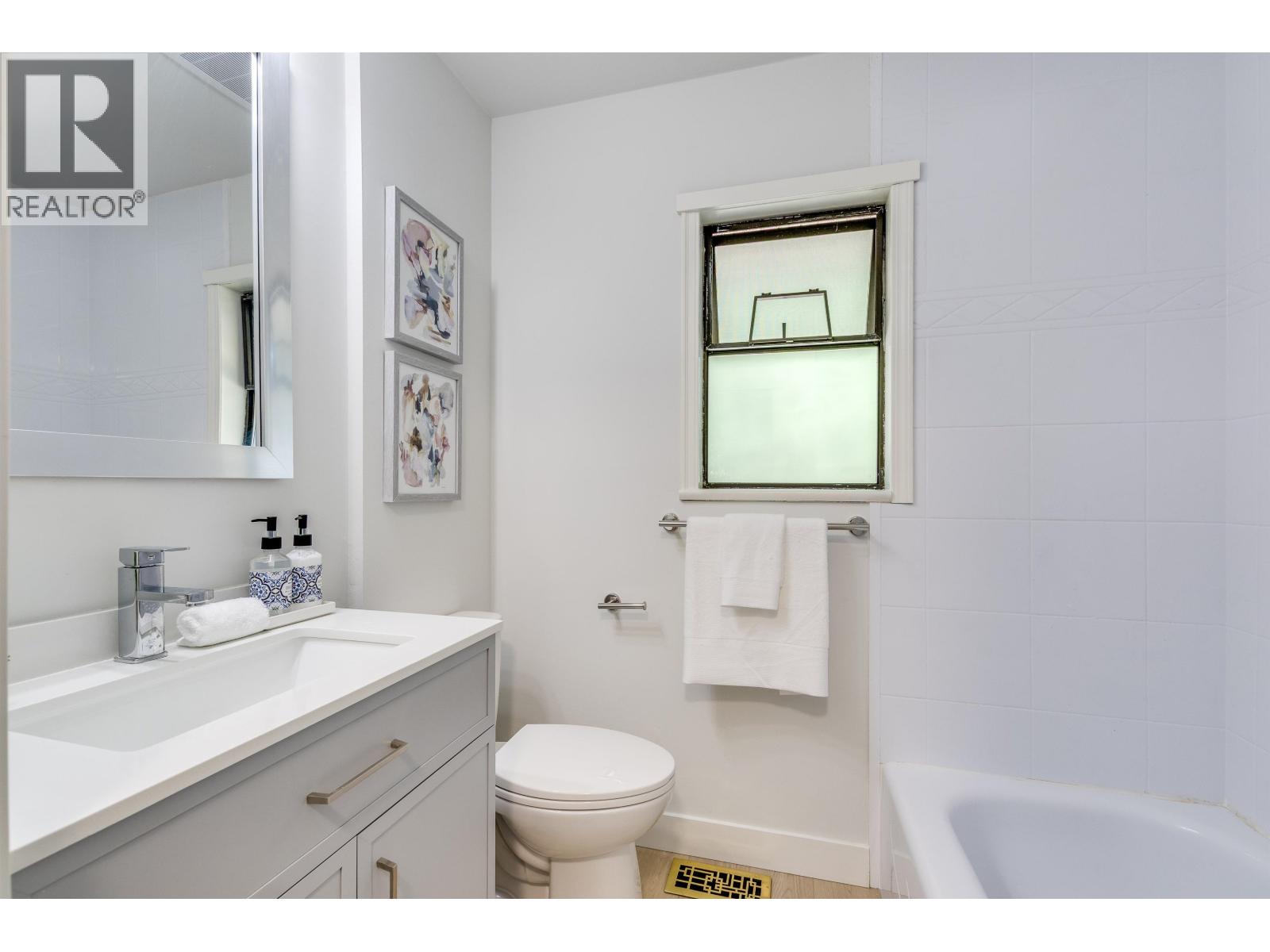 2155 Rindall Avenue Property Photo 26