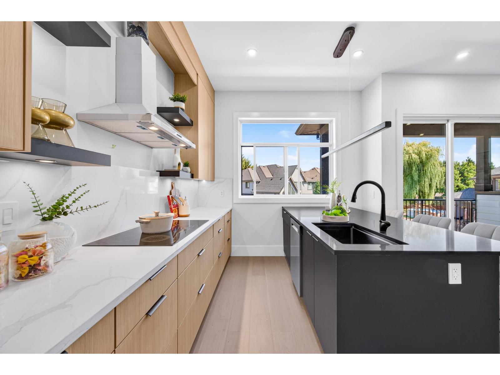 102 15871 111a Avenue Property Photo 10