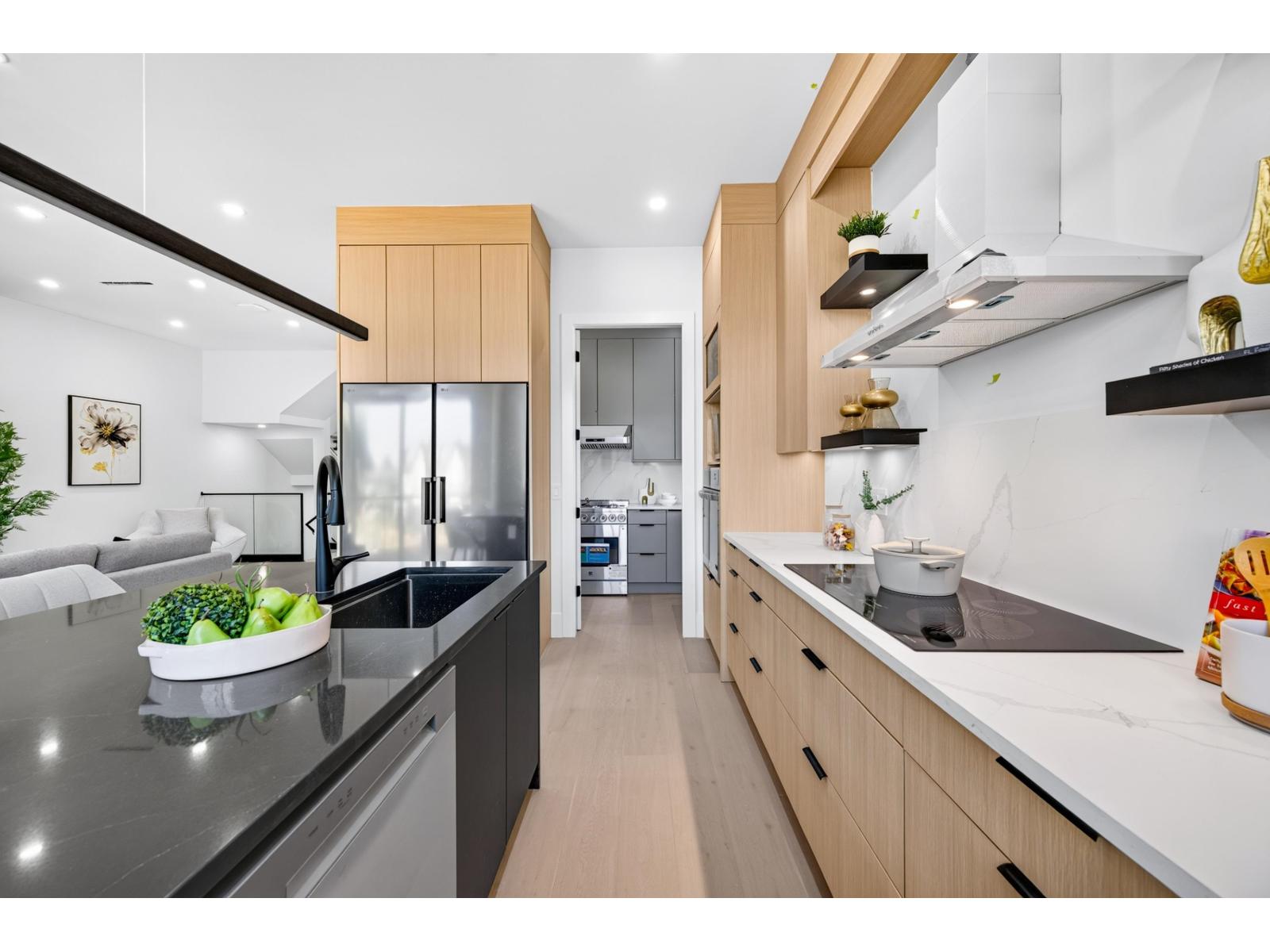 102 15871 111a Avenue Property Photo 11