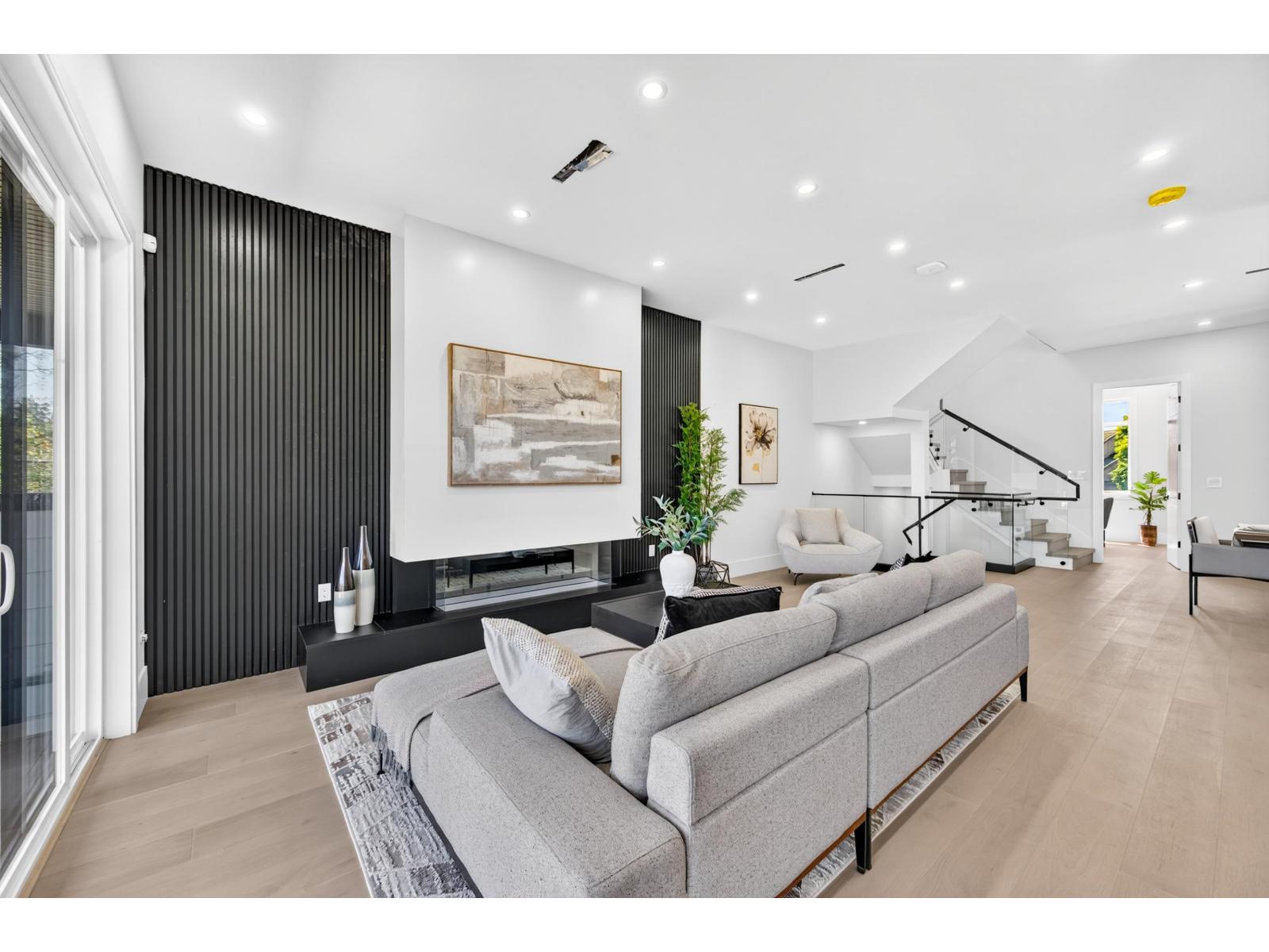 102 15871 111a Avenue Property Photo 13