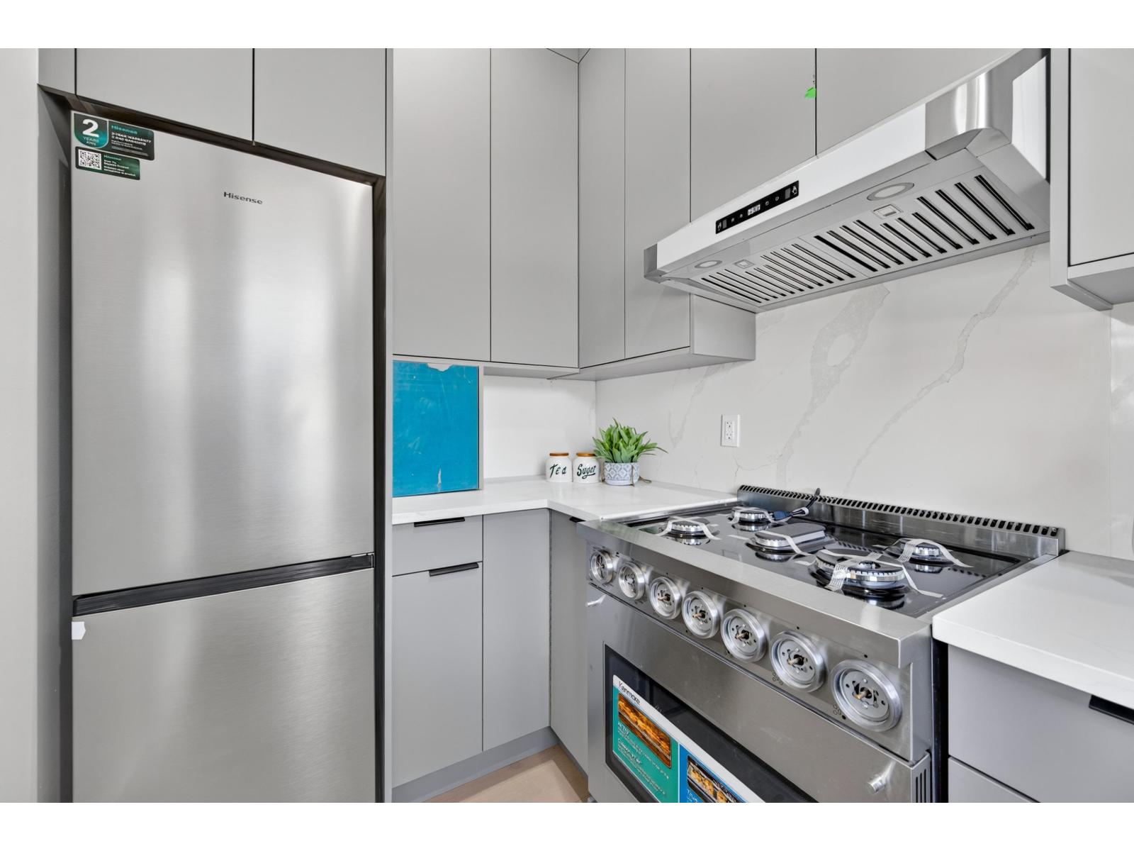 102 15871 111a Avenue Property Photo 15