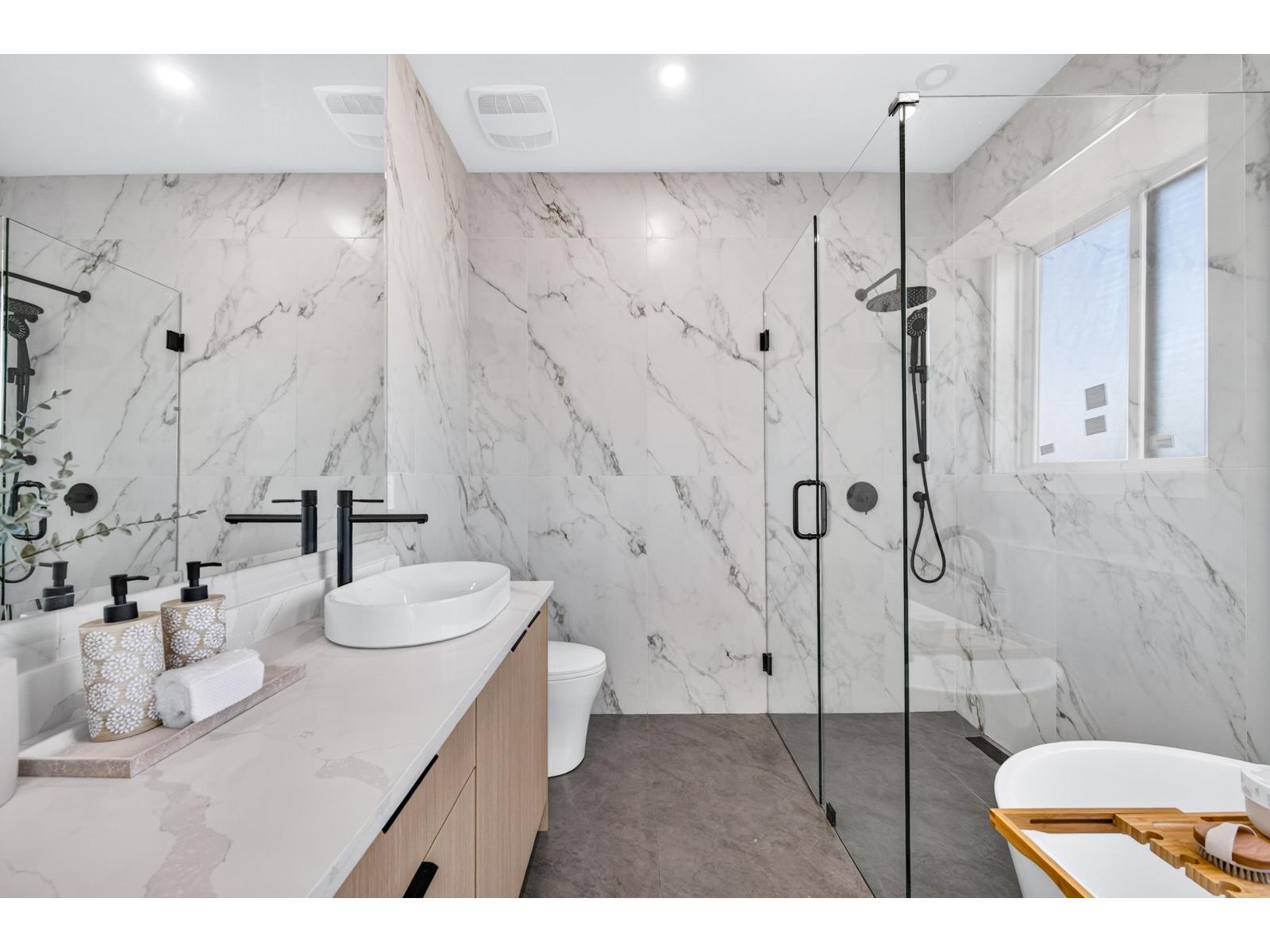 102 15871 111a Avenue Property Photo 30