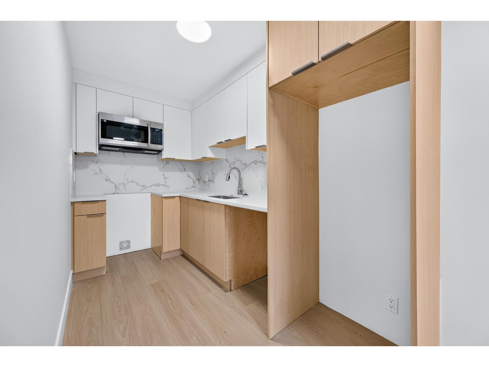 102 15871 111a Avenue Property Photo 37