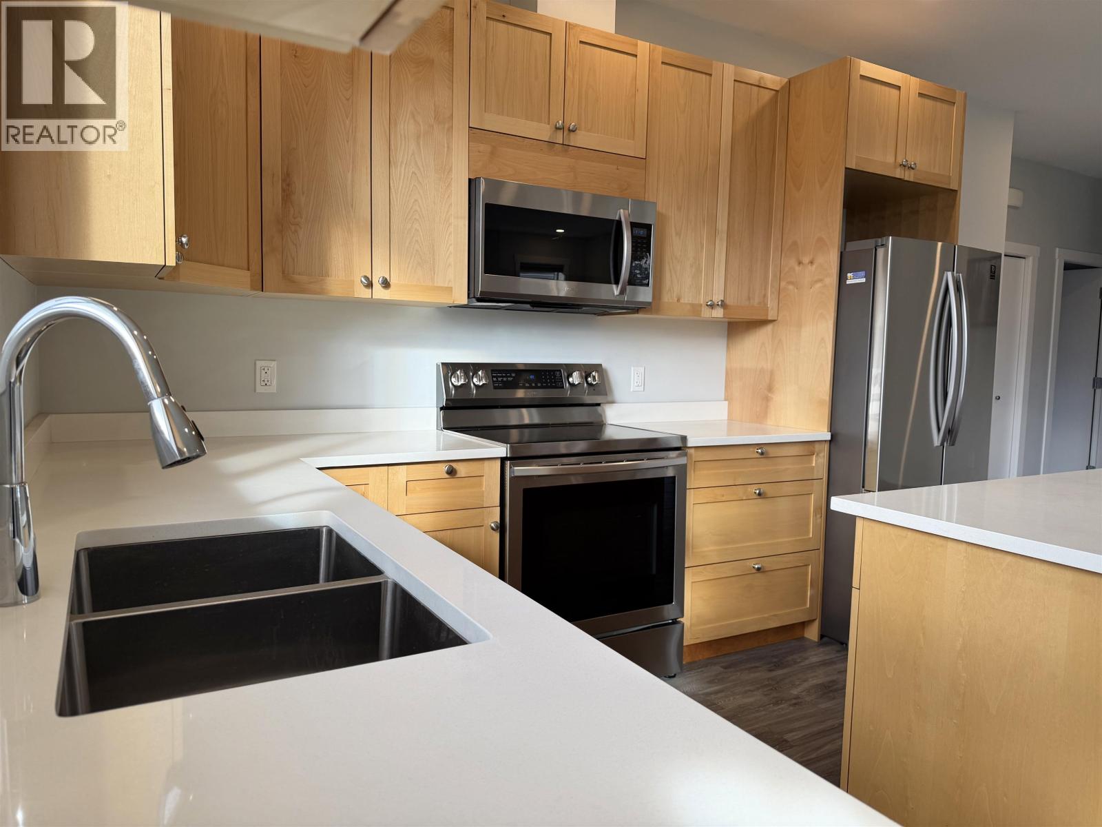 102 3390 First Avenue Property Photo 6