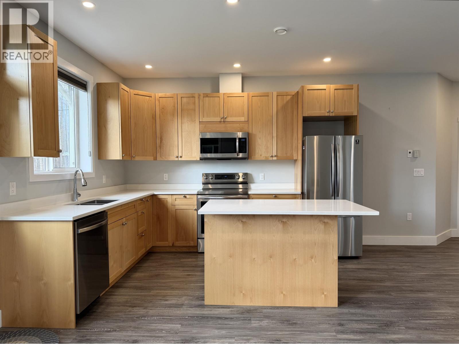 102 3390 First Avenue Property Photo 7