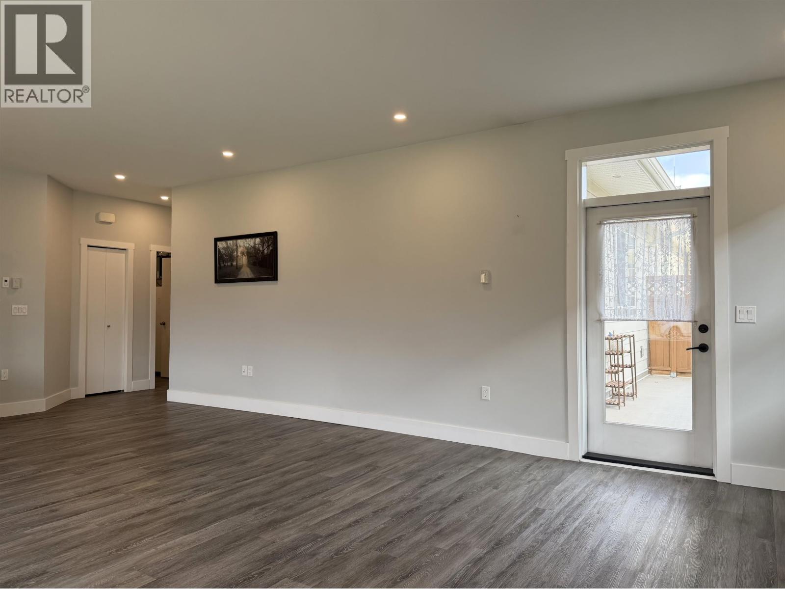 102 3390 First Avenue Property Photo 13