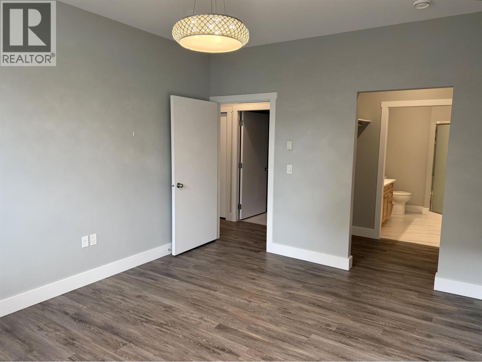 102 3390 First Avenue Property Photo 18