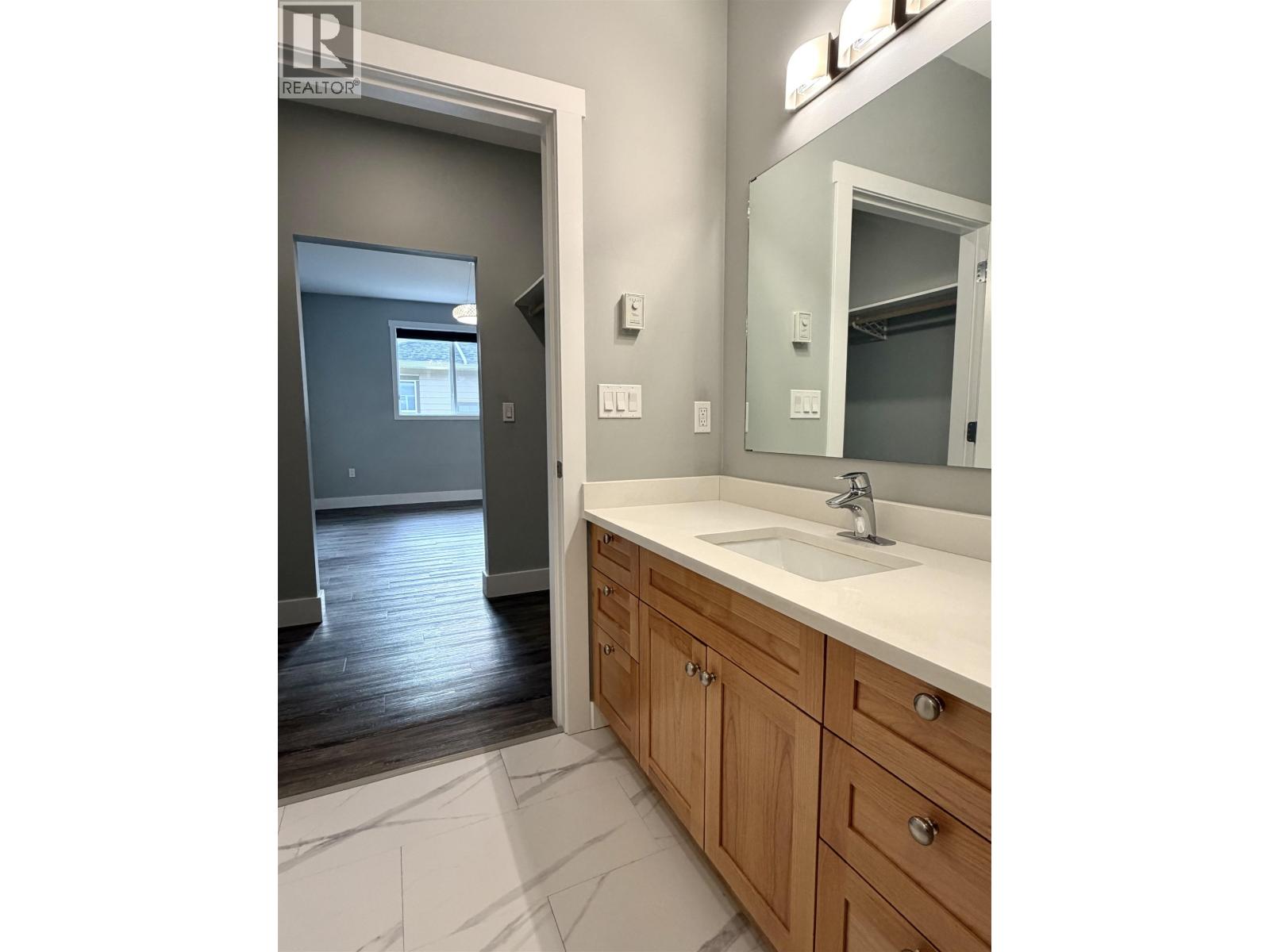 102 3390 First Avenue Property Photo 22