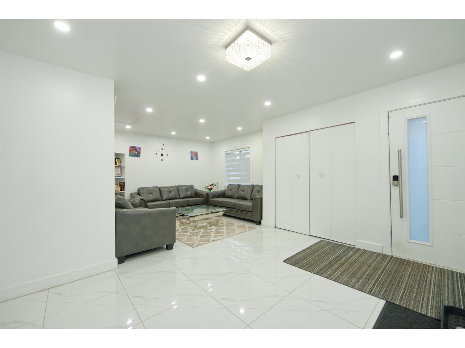 7681 125 Street Property Photo 2