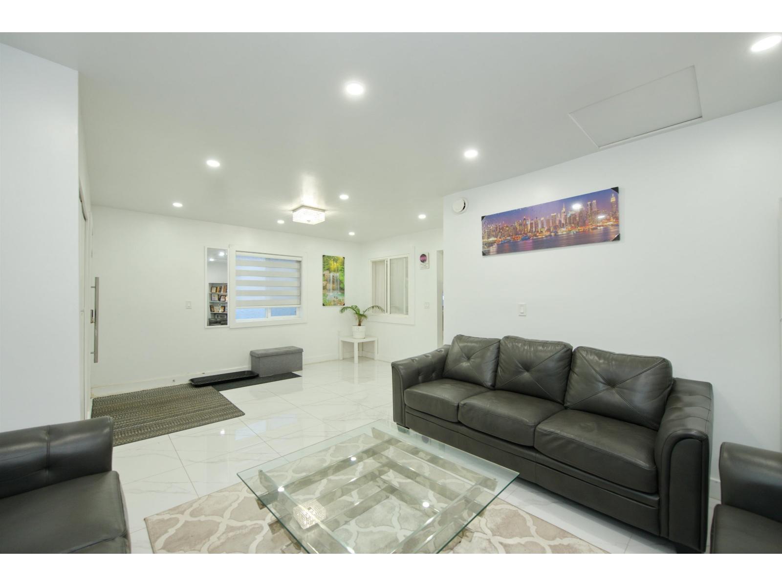 7681 125 Street Property Photo 3