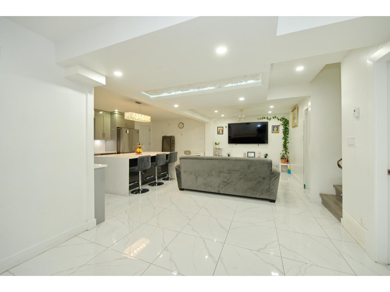 7681 125 Street Property Photo 5