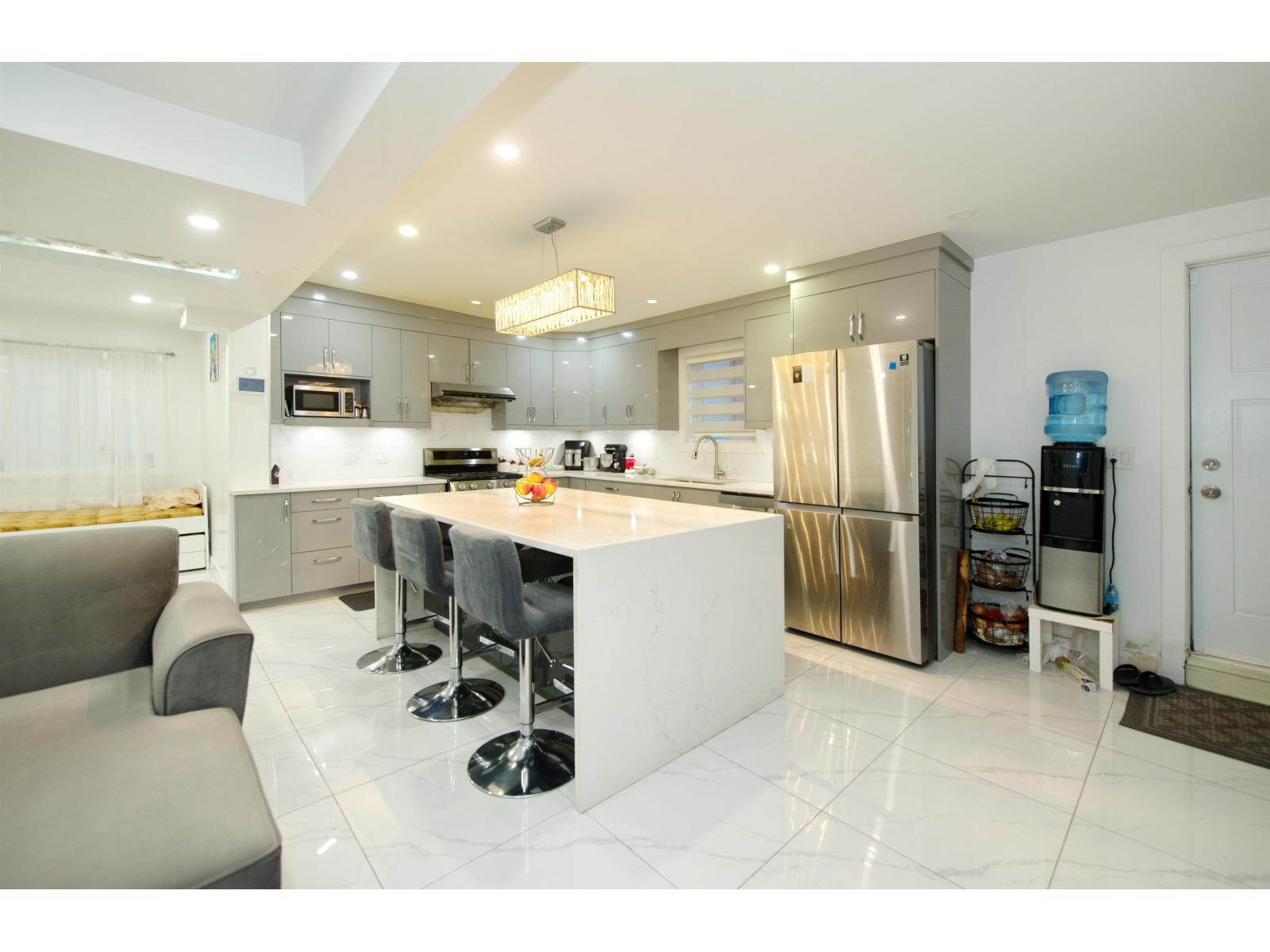 7681 125 Street Property Photo 7
