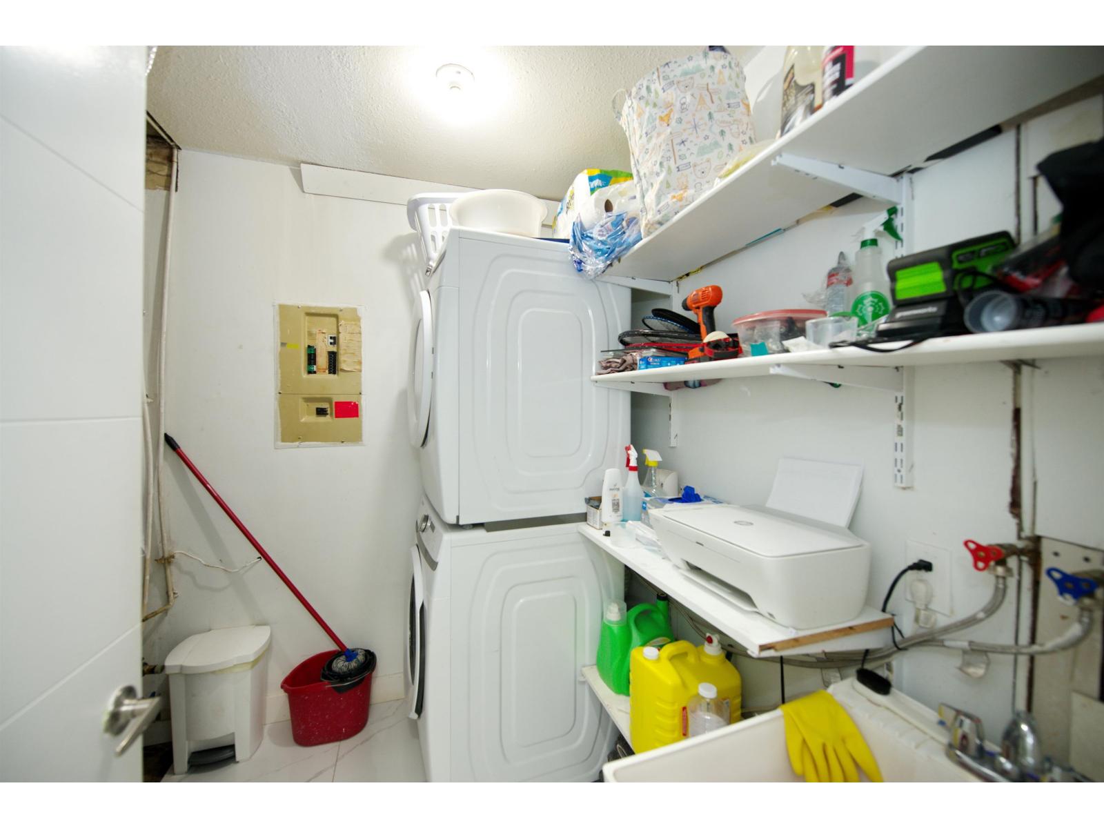 7681 125 Street Property Photo 8