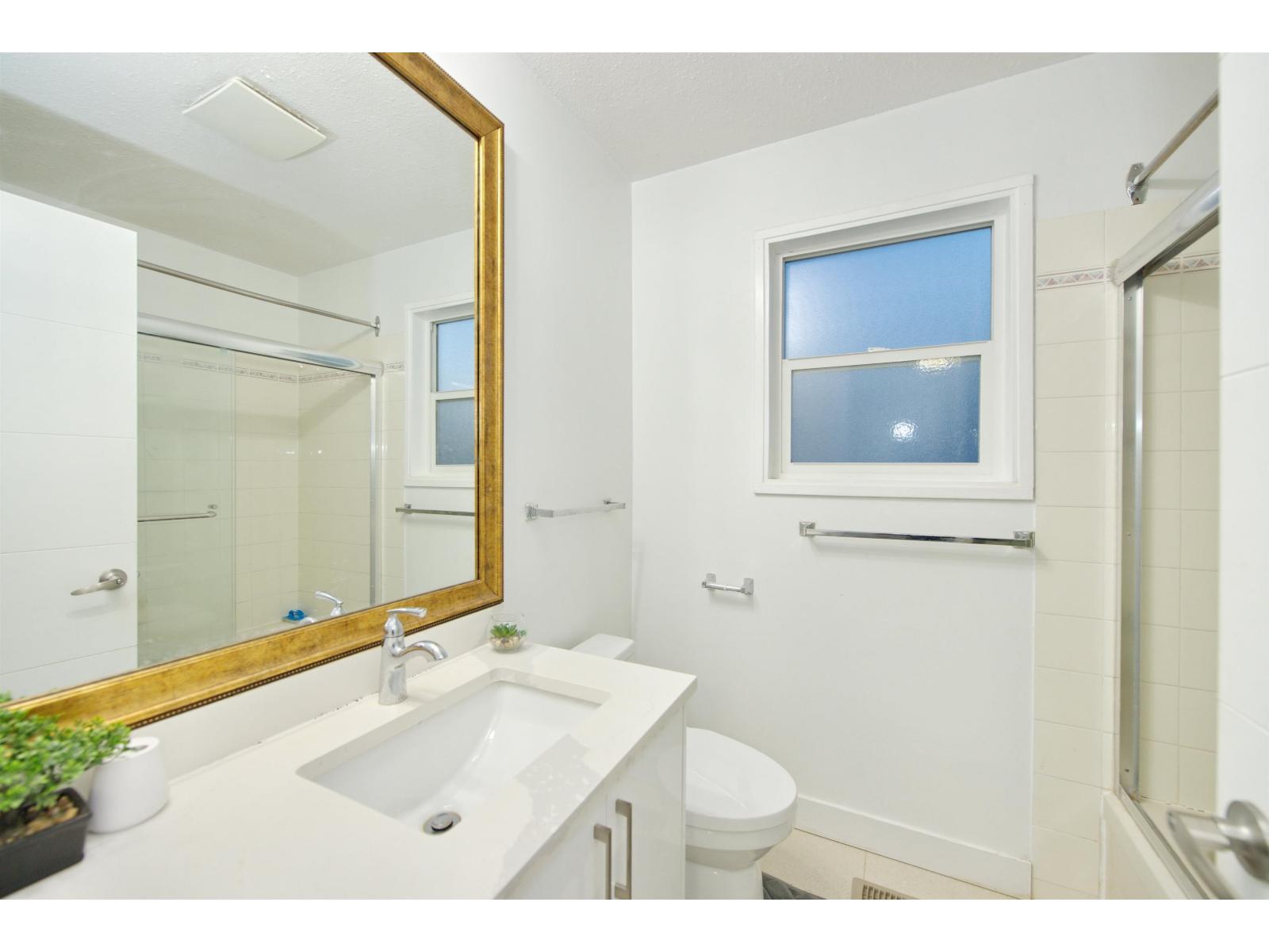 7681 125 Street Property Photo 10