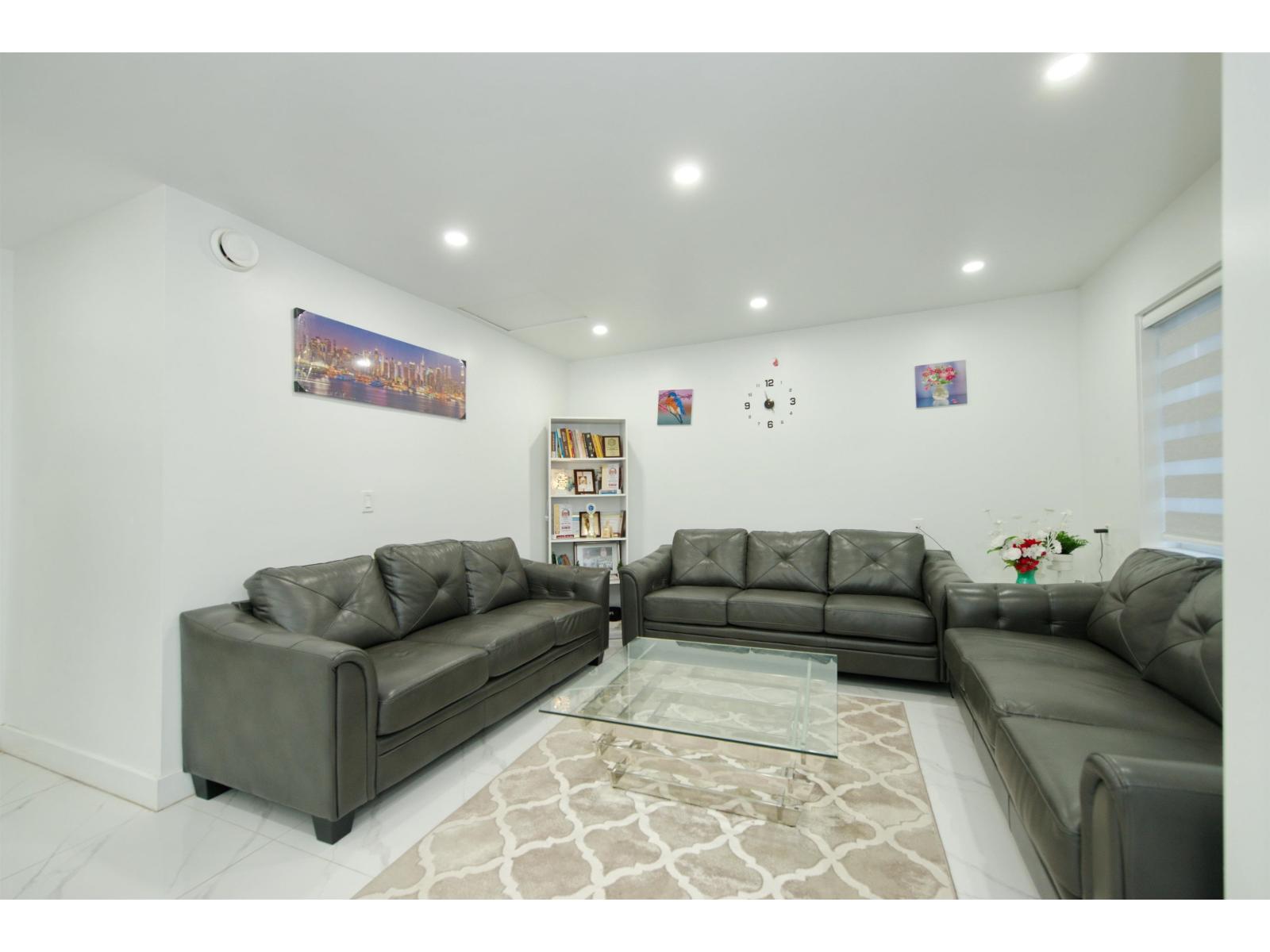 7681 125 Street Property Photo 14