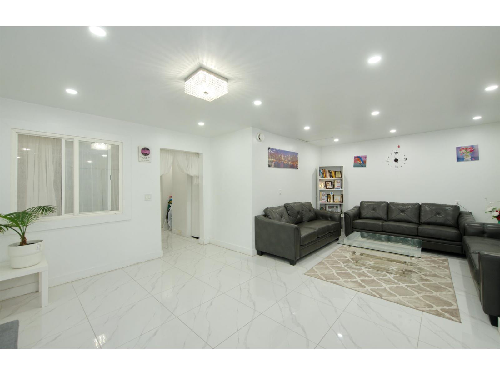 7681 125 Street Property Photo 15