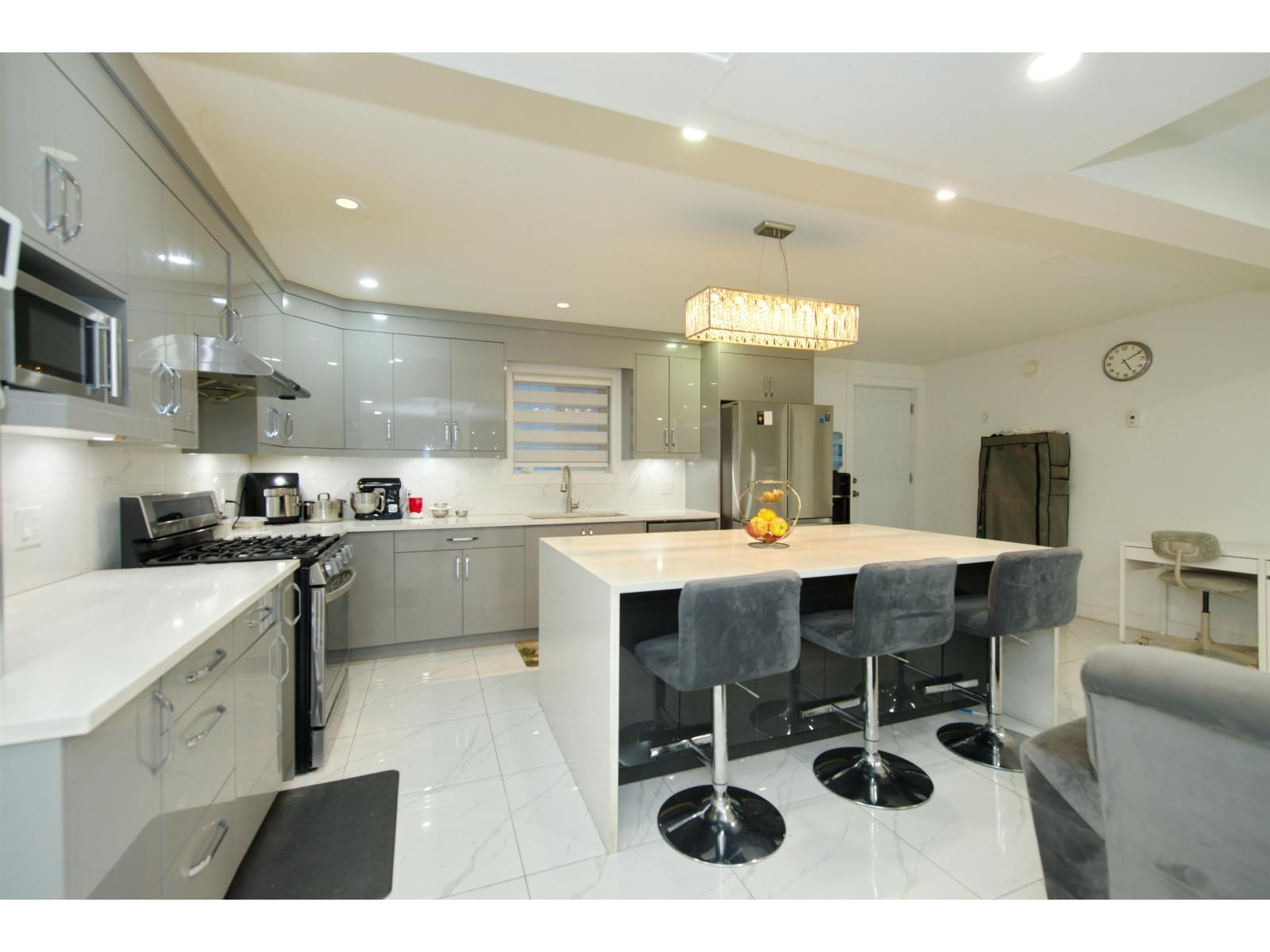 7681 125 Street Property Photo 22